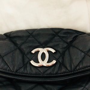 Chanel Black Quilted Chain Around Soft Hobo Tote Bag Large – Boutique Patina